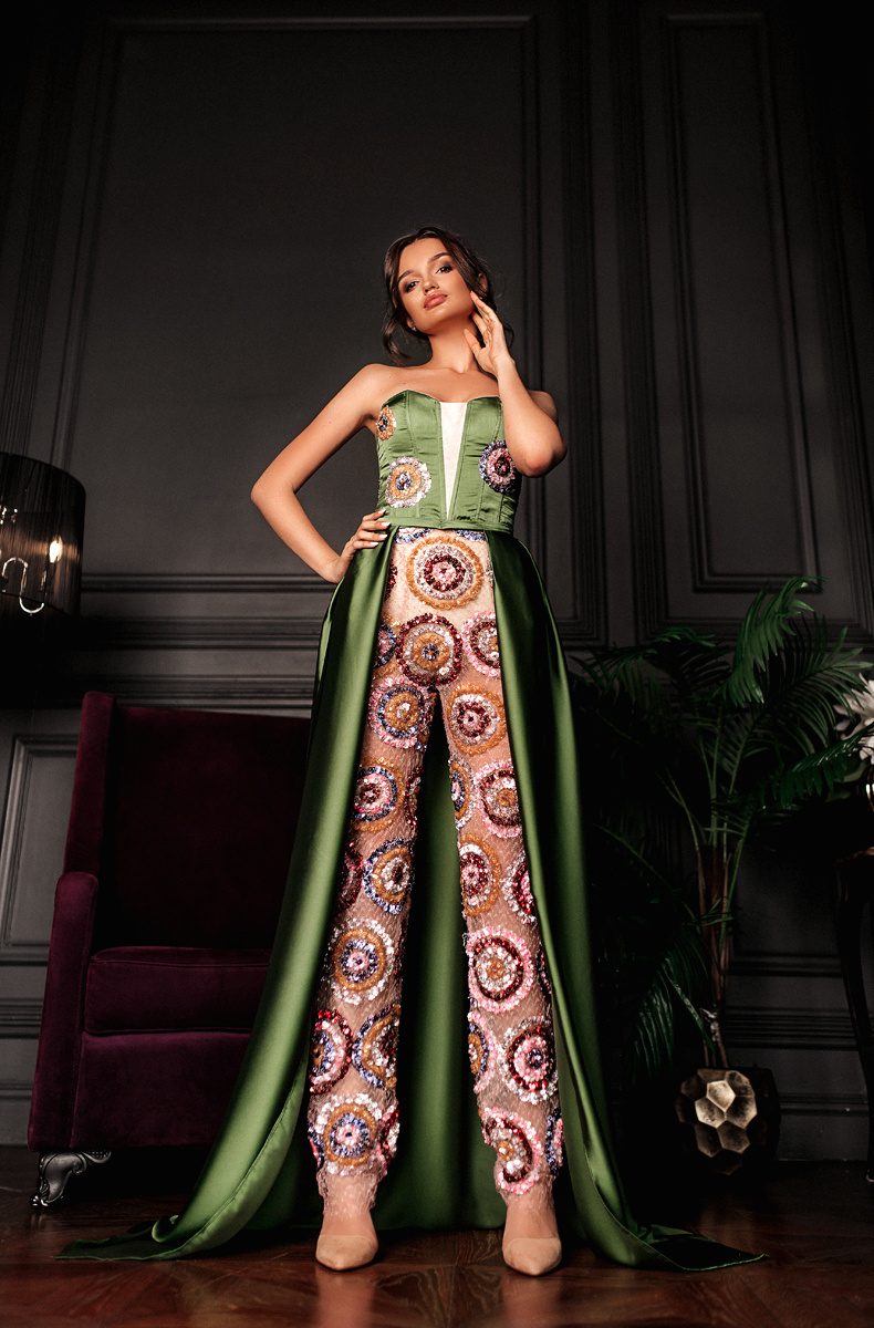 Потрясающий фешн-образ девушки