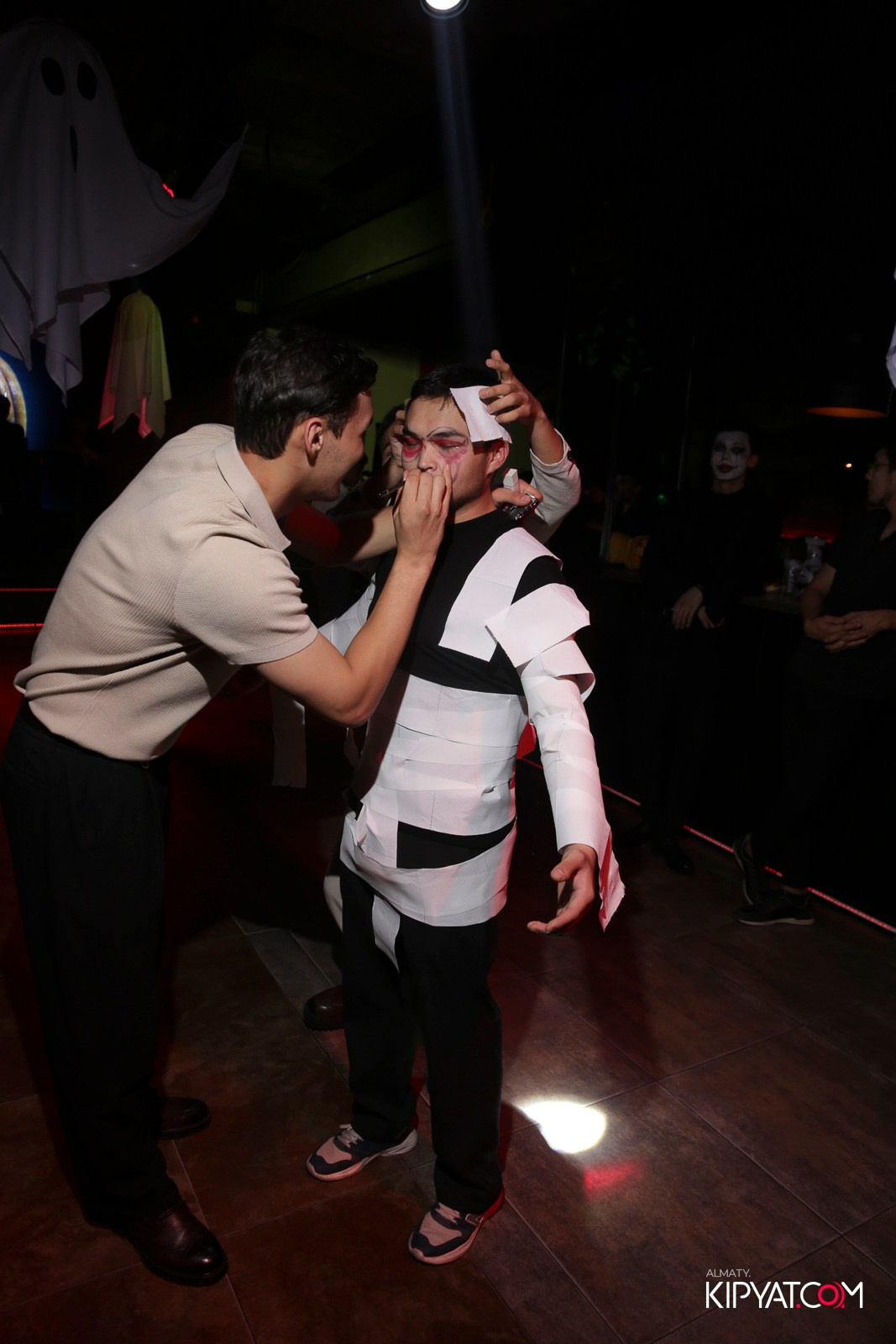 ARAGOSTA ДИСКО-БАР. КИПЯТКОМ АЛМАТЫ!