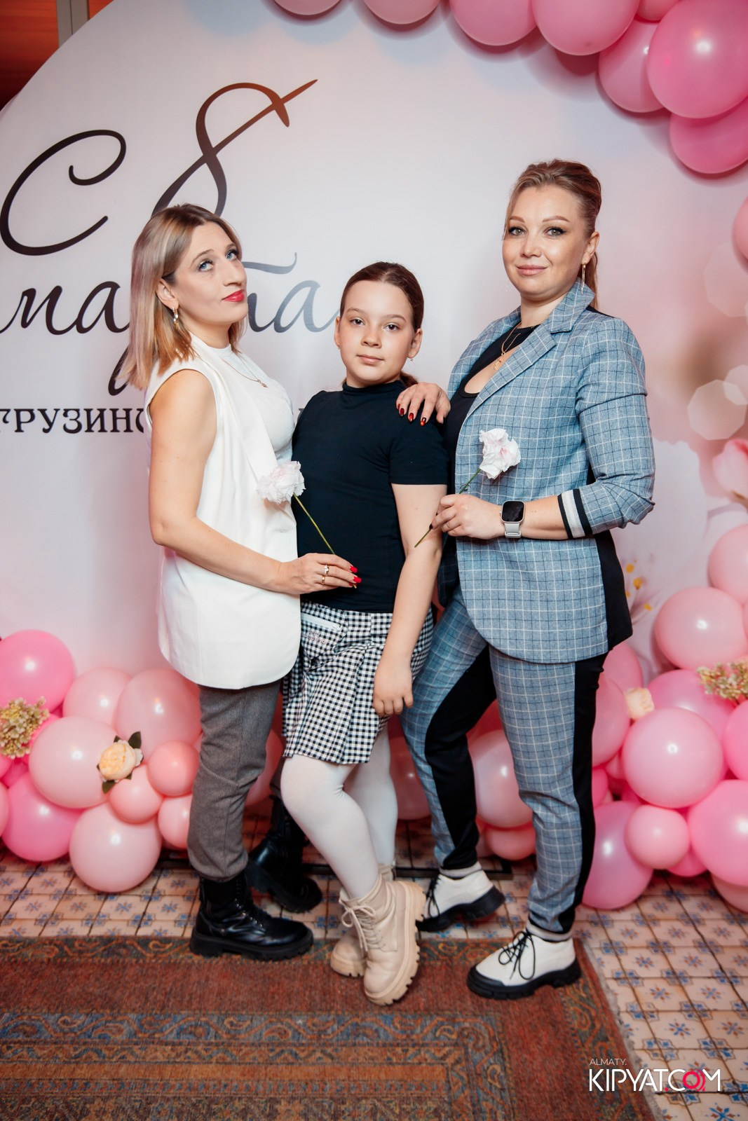 ГРУЗИНСКИЙ ДВОР НА КАБАНБАЙ БАТЫРА. КИПЯТКОМ АЛМАТЫ!