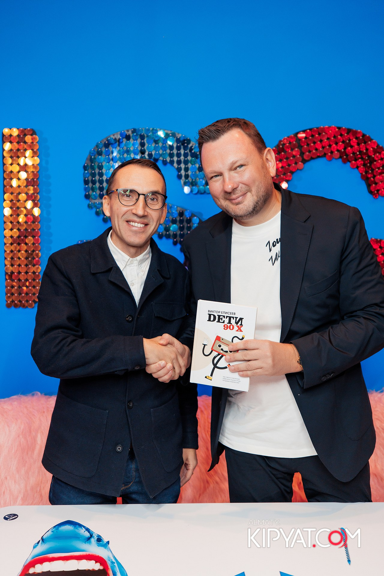 ПРЕЗЕНТАЦИЯ КНИГИ ВИКТОРА ЕЛИСЕЕВА. КИПЯТКОМ АЛМАТЫ!