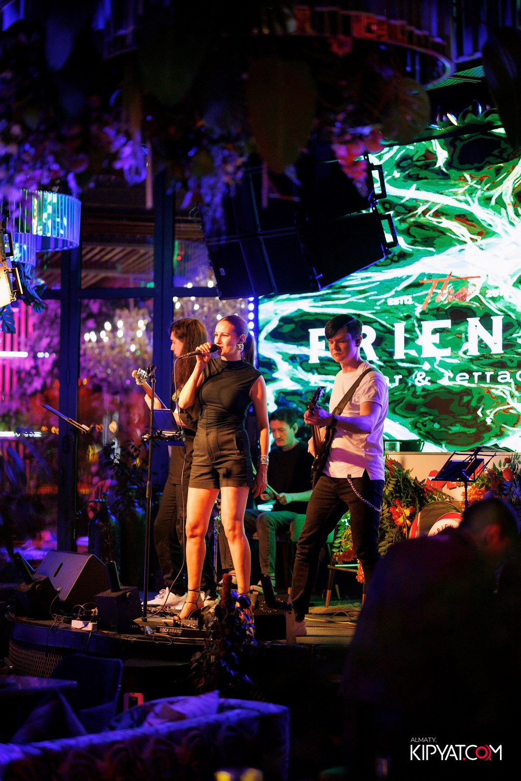 FRIENDS BAR & TERRACE. КИПЯТКОМ АЛМАТЫ! Фотосъемка мероприятий в Алматы