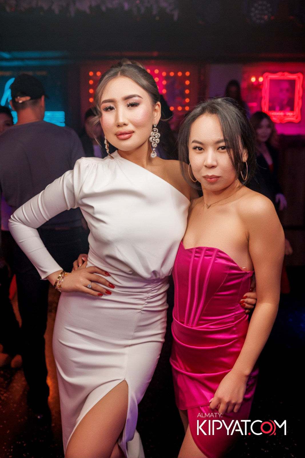 SANTA BARBARA — ПИТ ДЖЕЙСОН (ГР. ПРЕМЬЕР-МИНИСТР) И ИЛЬЯ ЗУДИН (ГР. ДИНАМИТ) НА ПРЕДНОВОГОДНЕЙ ВЕЧЕРИНКЕ. КИПЯТКОМ АЛМАТЫ!