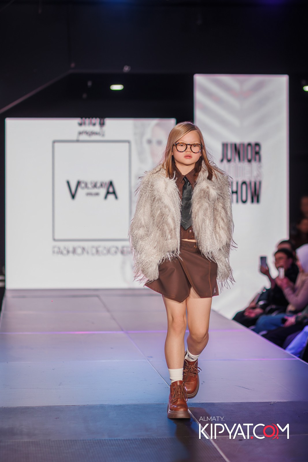 JUNIOR MODELS SHOW В РАМКАХ БЛАГОТВОРИТЕЛЬНОГО ПРОЕКТА МОДА ЗА СЧАСТЬЕ ДЕТЕЙ. КИПЯТКОМ АЛМАТЫ!