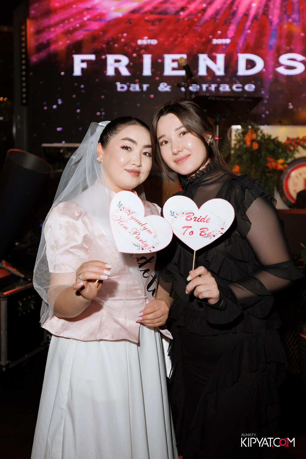 FRIENDS BAR & TERRACE. КИПЯТКОМ АЛМАТЫ! Фотосъемка мероприятий в Алматы