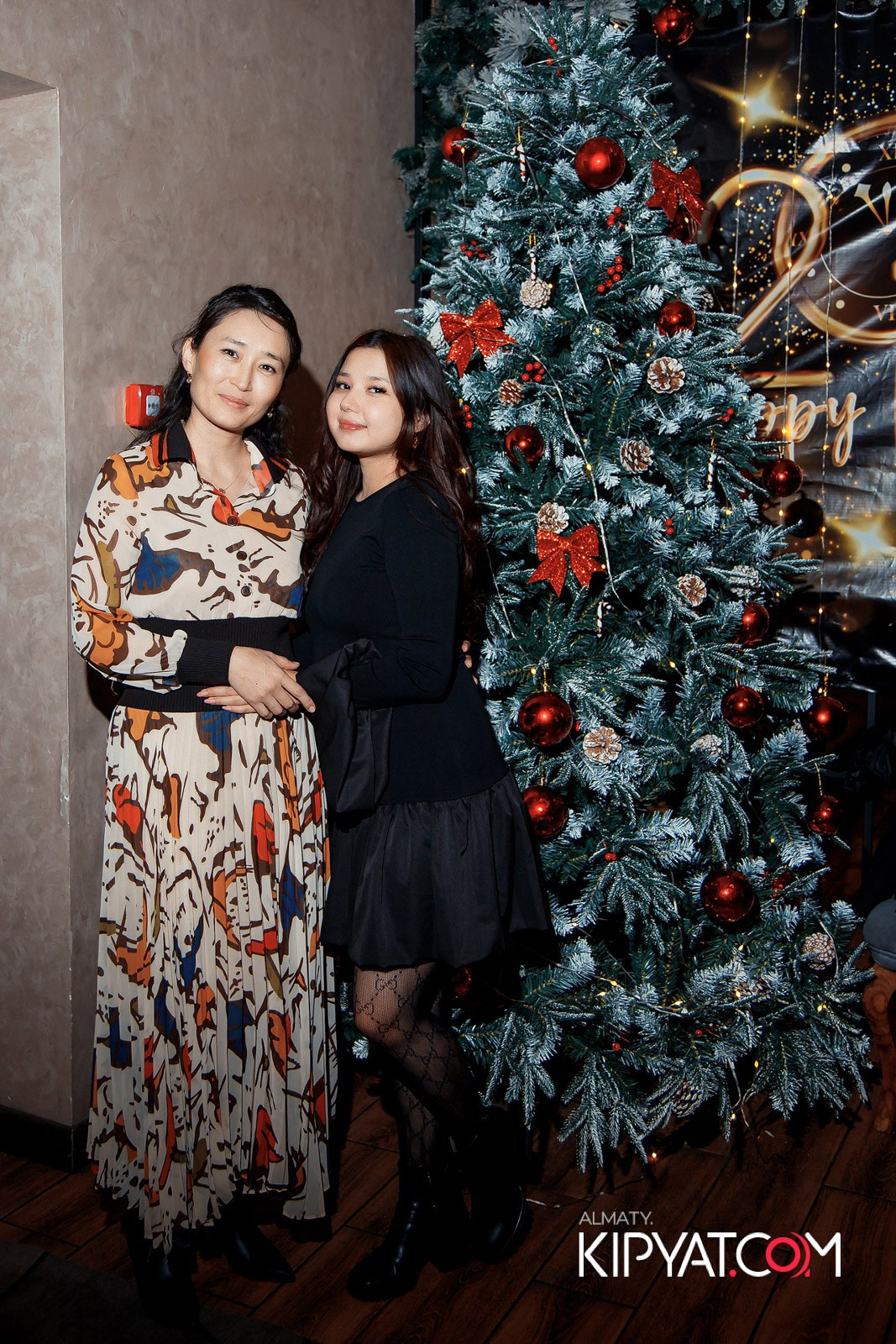 КАФЕ ЖАСМИН НА МОМЫШУЛЫ. КИПЯТКОМ АЛМАТЫ!