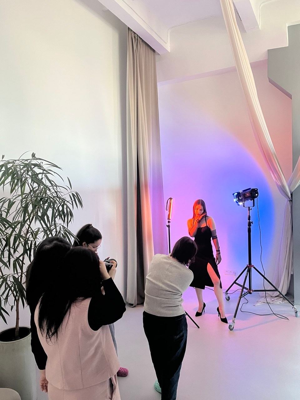 Фото бэкстейдж съёмок и занятий — как проходят наши уроки в Фотошколе Lectory 4.06. Фотошкола Екатеринбург Lectory 4.06