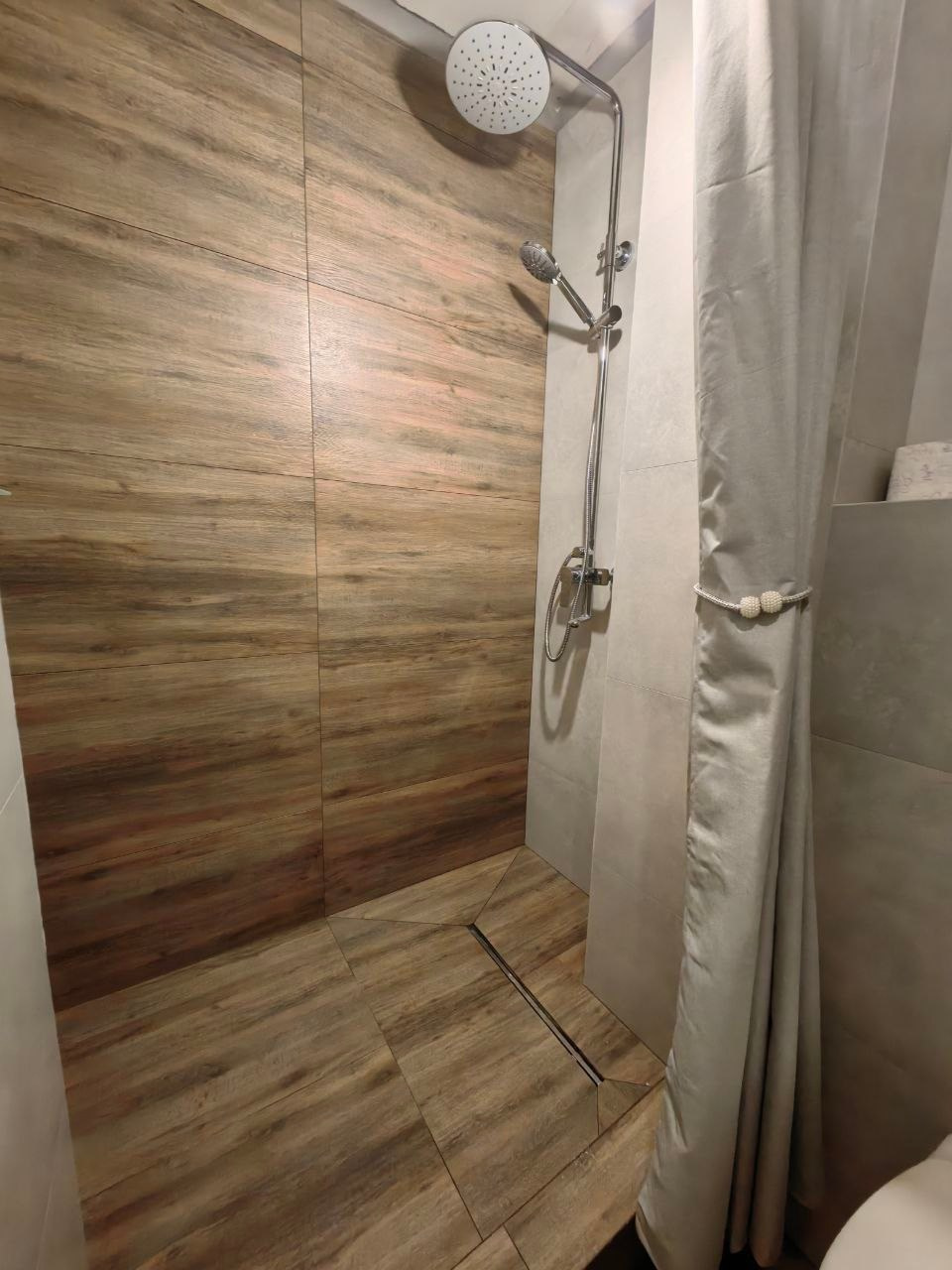 Ванная комната (ул. Голубятникова д. 30). Ремонт санузла, туалета, ванной под ключ в Казани. Укладка плитки