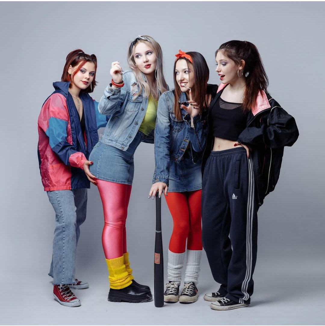 По трое-пятеро