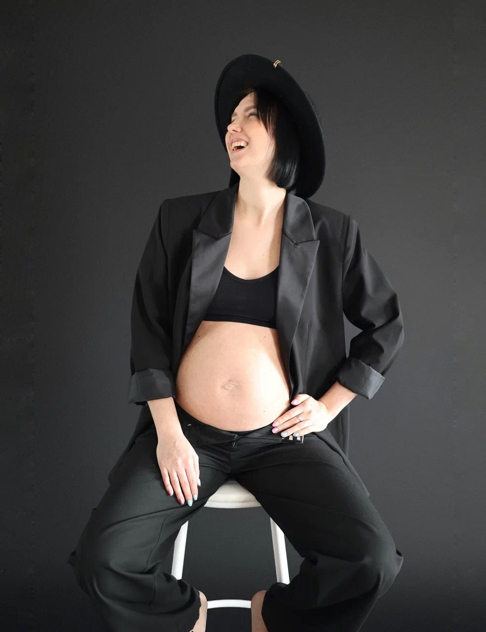 Фотосессия Нади в черном стиле. Фотограф ANNA GEREIHAN