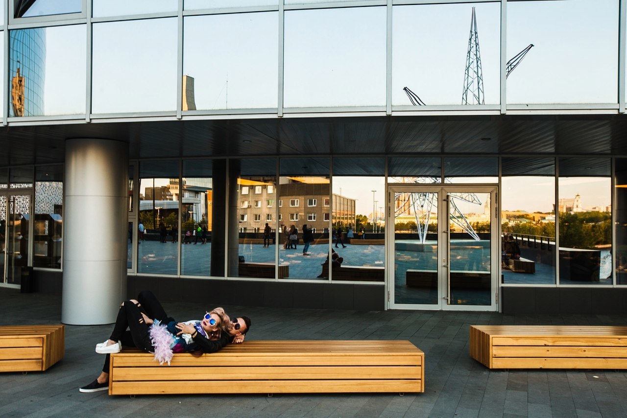 Необычная и стильная съемка лавстори. Фотограф Антон Матвеев. Свадебный фотограф в Москве | Антон Матвеев