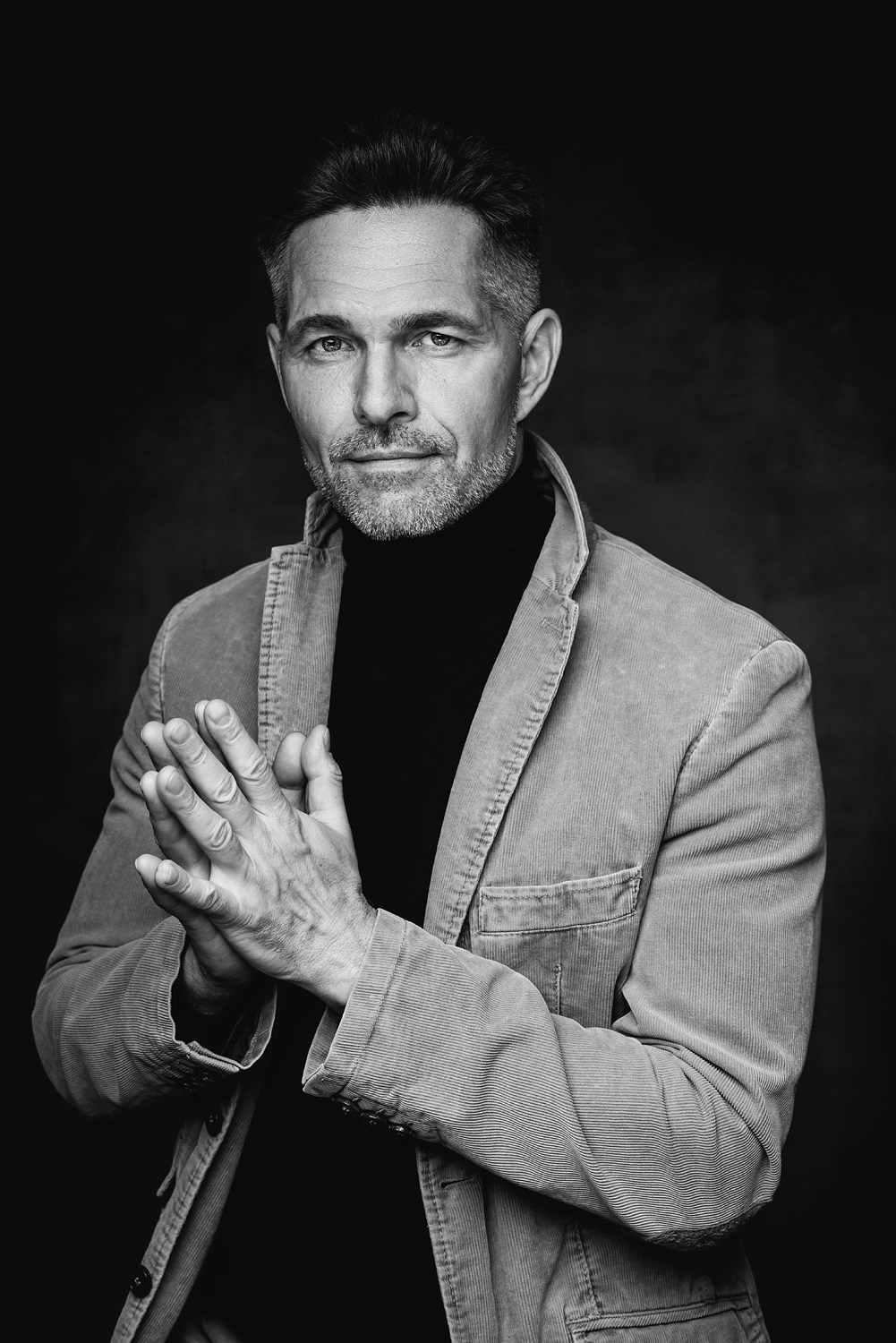 U-ray: Художественный чёрно-белый портрет. U-ray