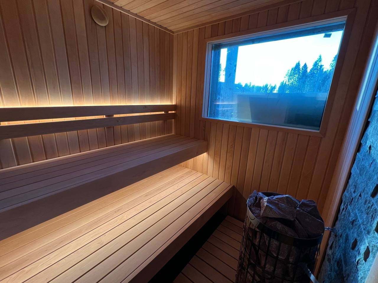 Классическая финская сауна в Заозерном. Семейный варинт, на 100% выполненный из ольхи. SaunaTopMasters