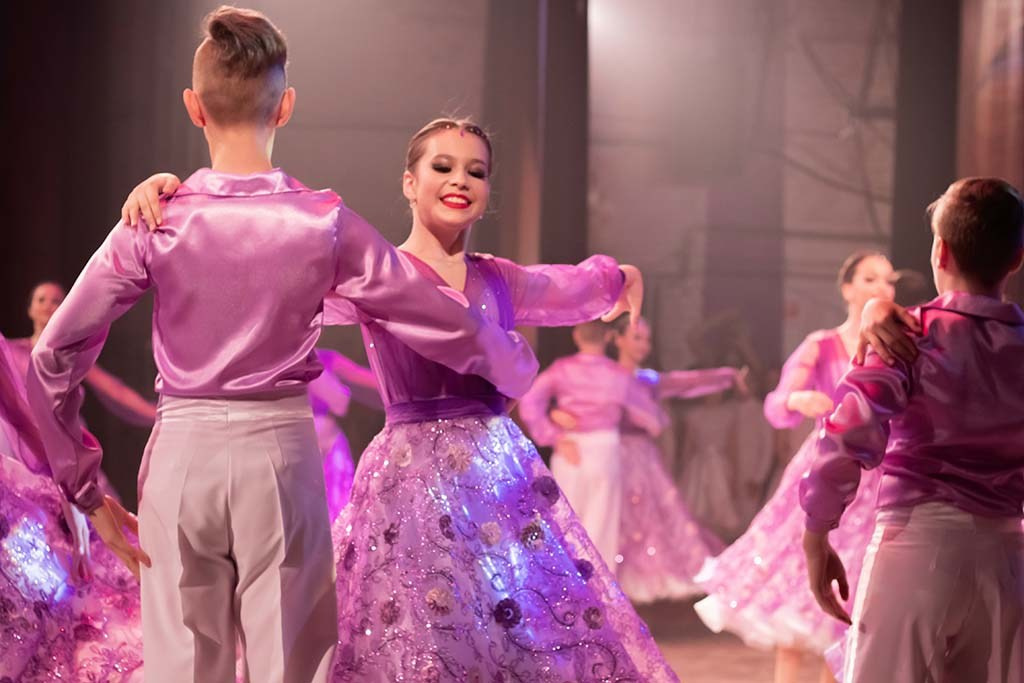 Выступление Анжелы и Руслана. Репортажный Фотограф