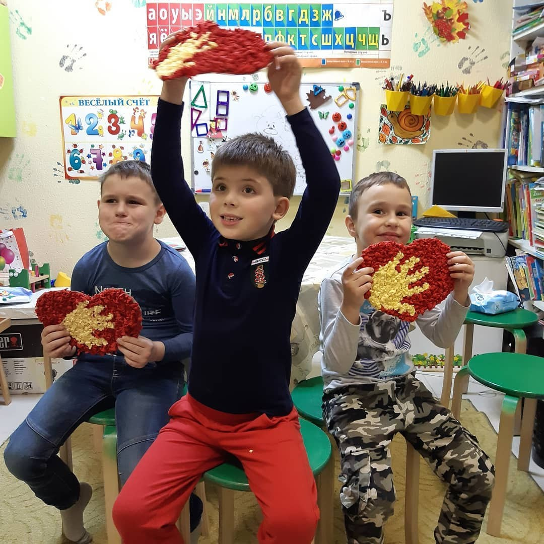 🌟 Творческие субботы: Детская ладошка на сердце и мишка с букетом для мам! 🌟