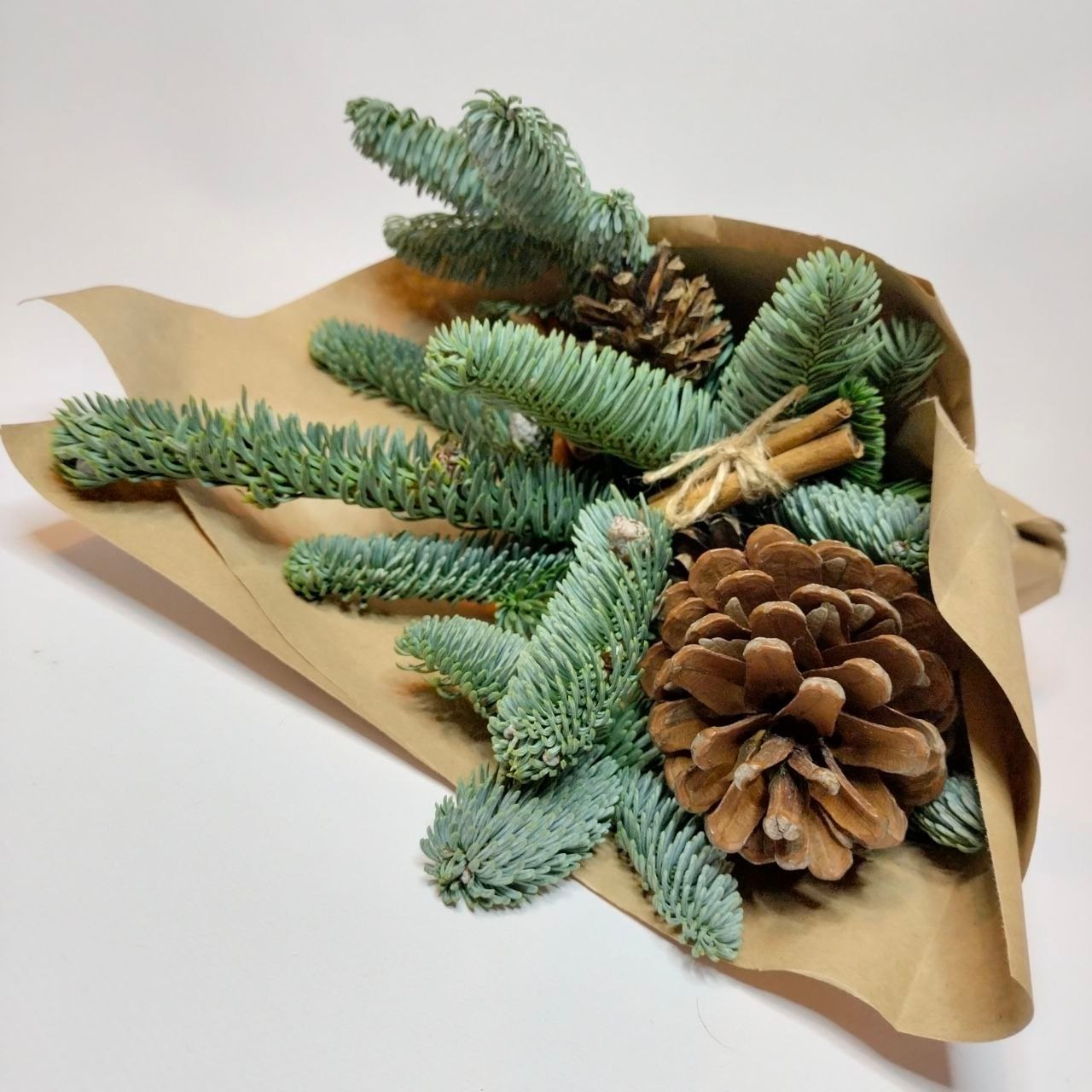 корпоративный заказ. флорист. флористСАО. флористховрино. цветы ховрино. цветыховрино. цветы головинский район. зимний букет. мини букет. букет из нобилиса. нобилис. корица. шишки. шишка. лапник. пихта. хвоя