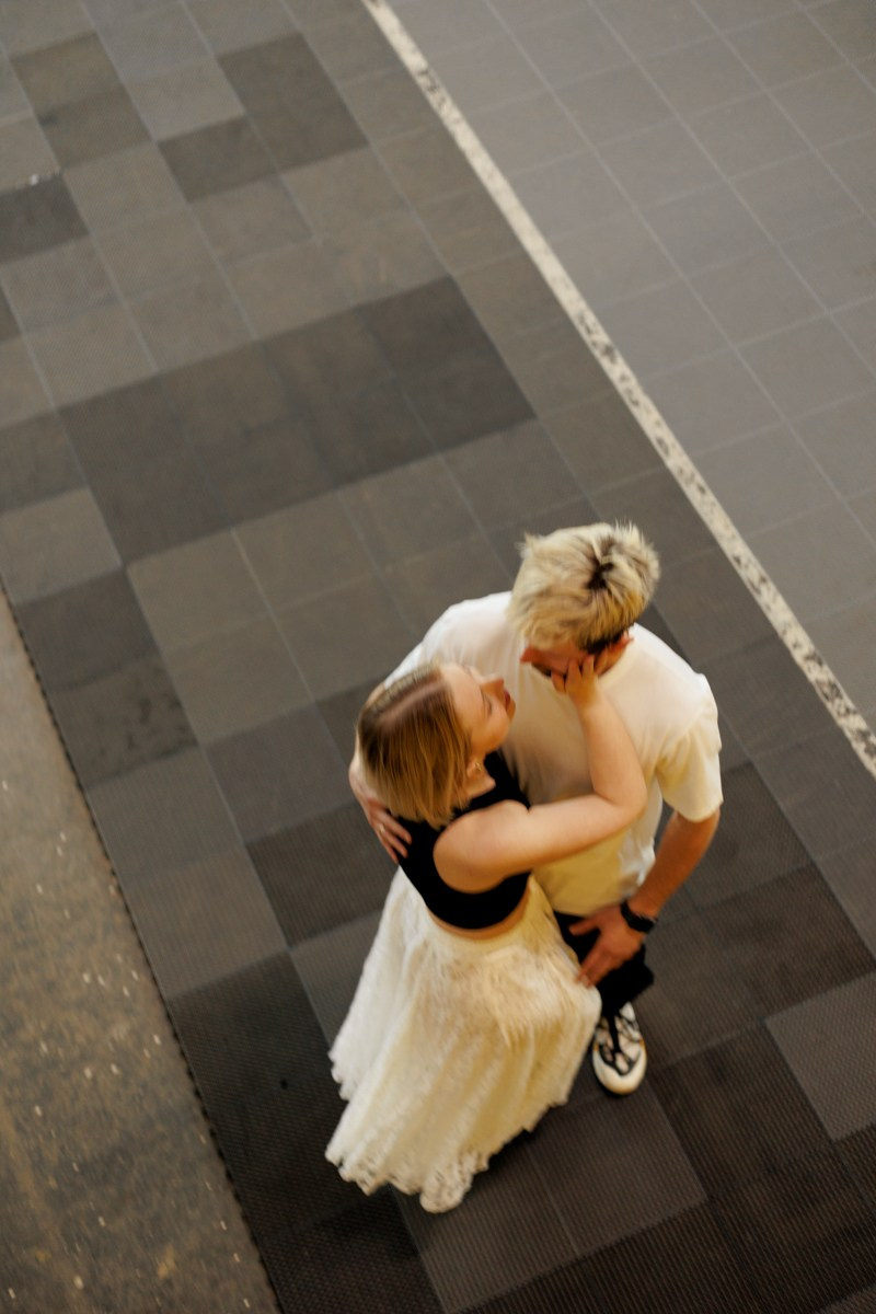 Лавстори с лапшой и жёлтым ангаром. Свадебный и семейный фотограф в Нижнем Новгороде и Москве