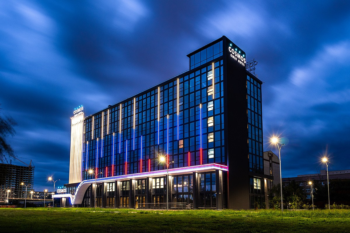 Cosmos Omsk Hotel - фото отеля снаружи (промышленный фотограф Омск)