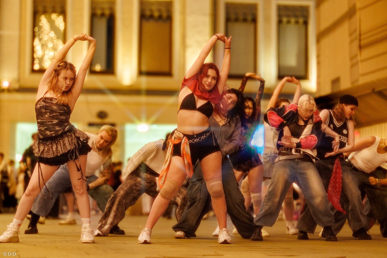 Cover dance in public'. Различные мероприятия и просто фотографии людей