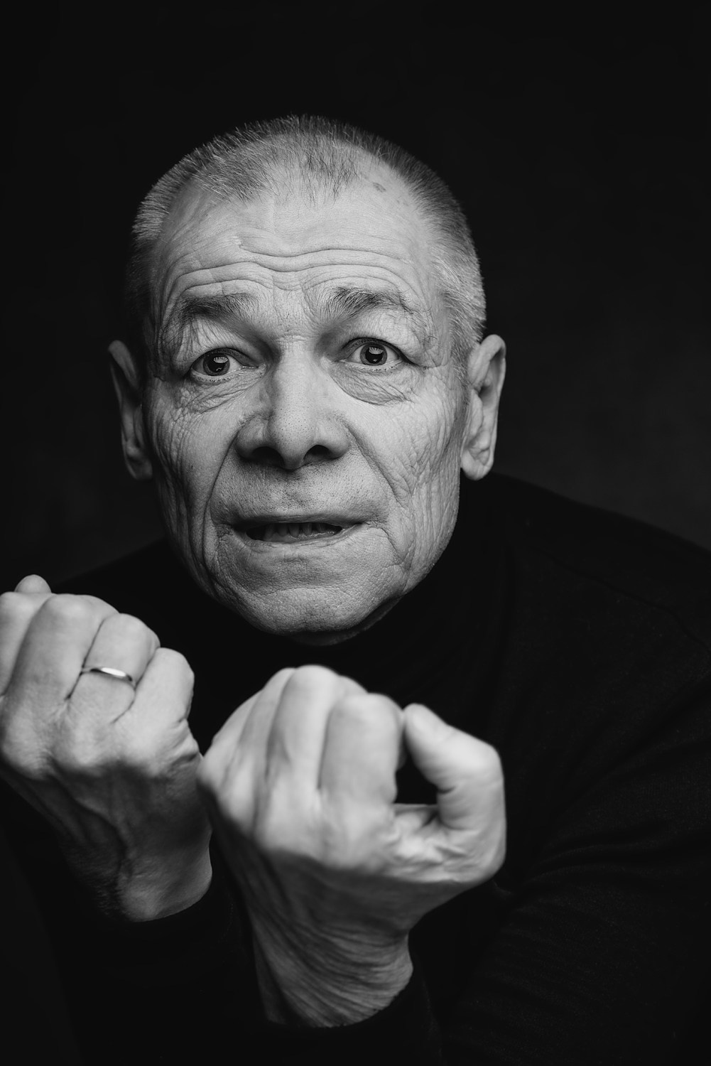 U-ray: Художественный чёрно-белый портрет. U-ray