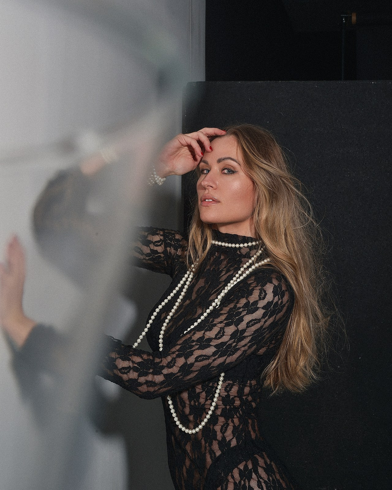 Портретная фотосессия | Катерина в студии Black & White | Фотограф Дарья Едапина Новосибирск. Фотограф Дарья Едапина Новосибирск