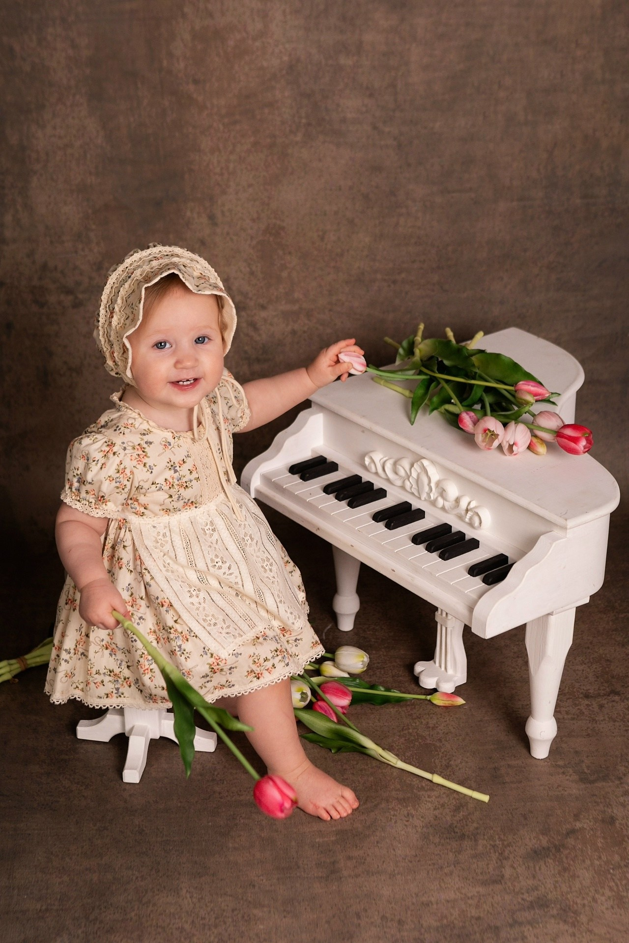 Фотозона с роялем. ФОТОГРАФ НА ГОДИК, БЕРЕМЕННОСТИ, НОВОРОЖДЕННЫХ, КРЕЩЕНИЯ МОСКВА