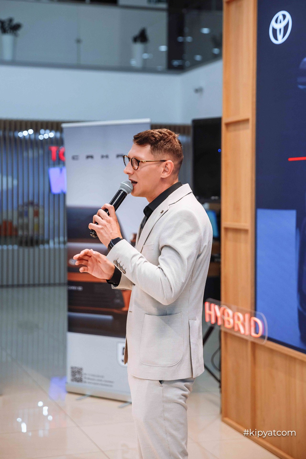 Test Drive TOYOTA CAMRY 80