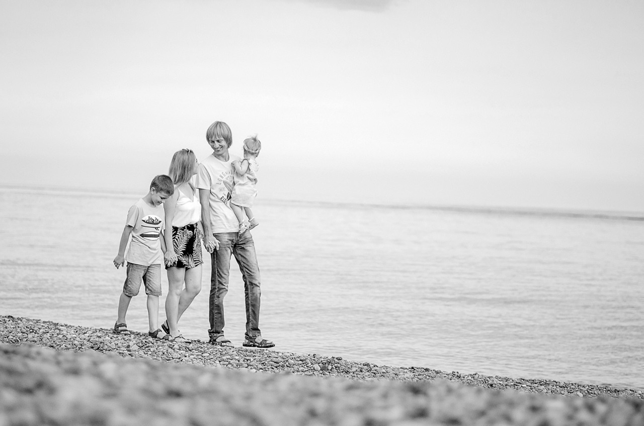 Семейная фотосессия на берегу моря. Семейный фотограф ЕЛЕНА ШАФИГУЛИНА