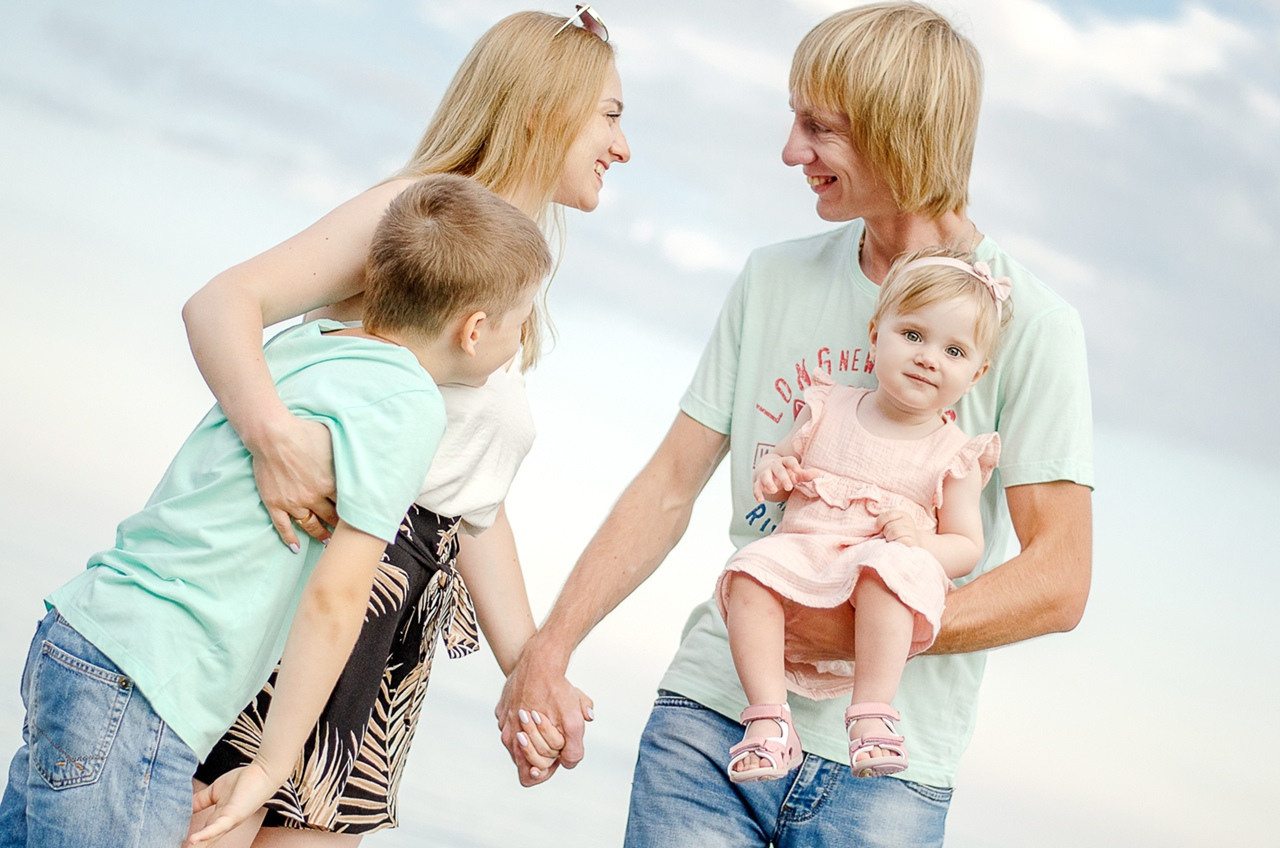 Семейная фотосессия на берегу моря. Семейный фотограф ЕЛЕНА ШАФИГУЛИНА