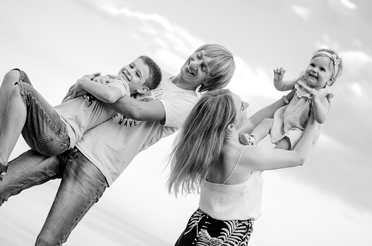 Семейная фотосессия на берегу моря. Семейный фотограф ЕЛЕНА ШАФИГУЛИНА