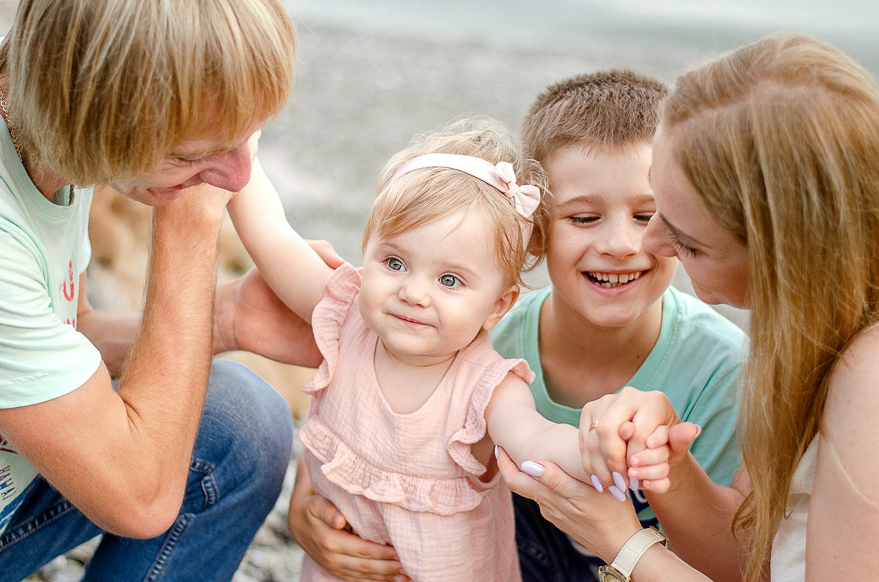 Семейная фотосессия на берегу моря. Семейный фотограф ЕЛЕНА ШАФИГУЛИНА