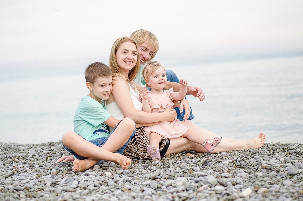 Семейная фотосессия на берегу моря. Семейный фотограф ЕЛЕНА ШАФИГУЛИНА