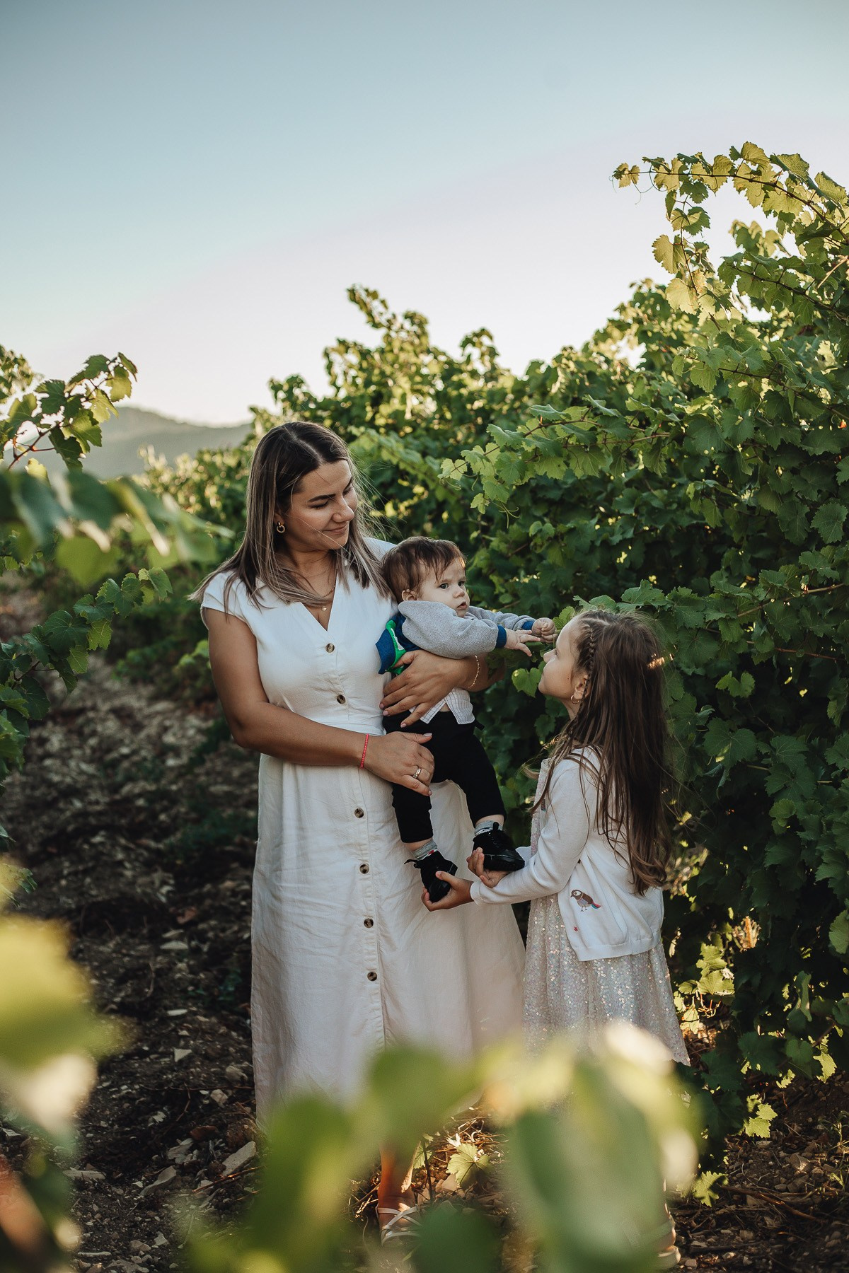 Сергей, Надя, Ульяна и Захарчик — домик виноградаря. Семейный фотограф Новороссийск, Анапа, Геленджик — Юлия Давыдова