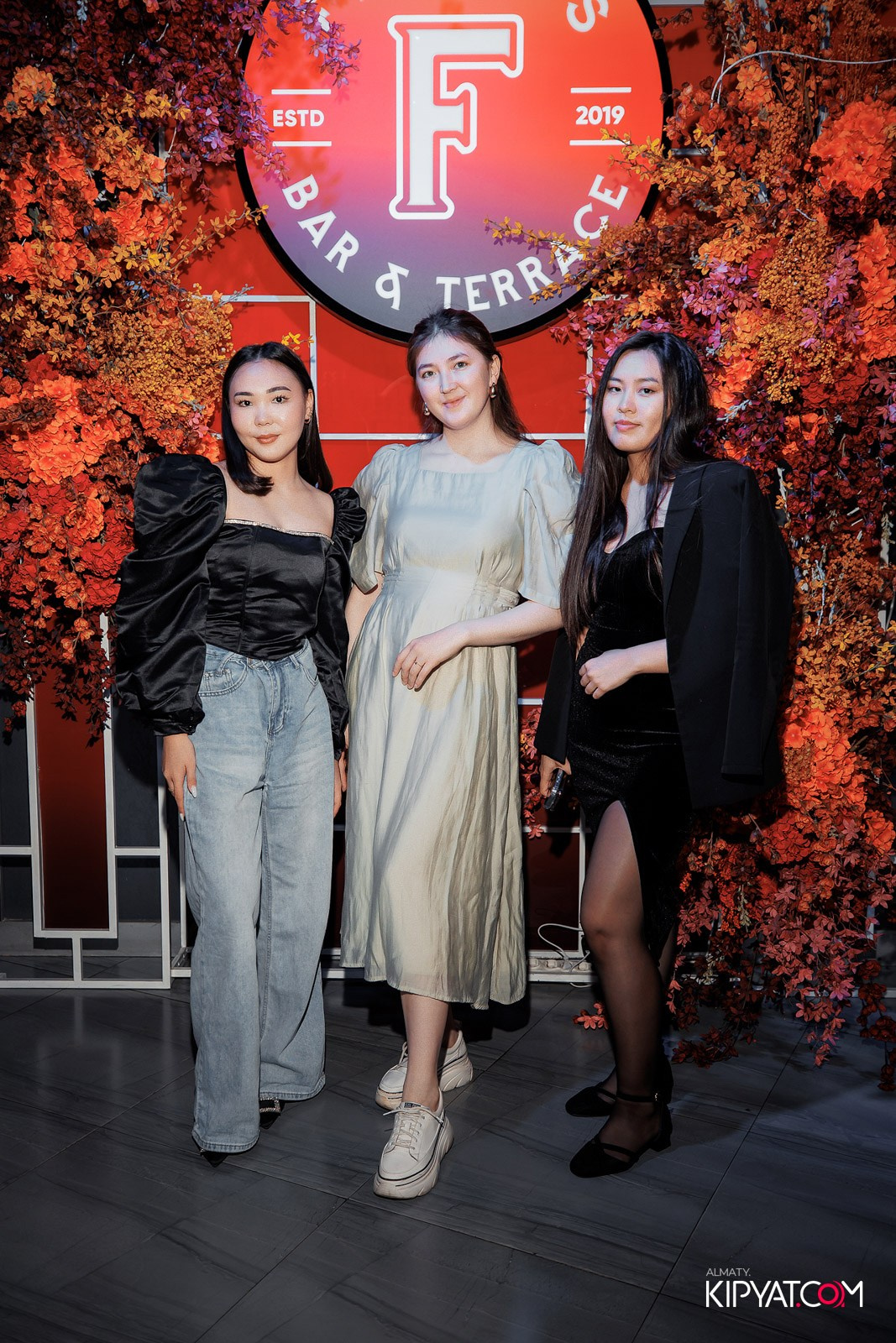 FRIENDS BAR & TERRACE. КИПЯТКОМ АЛМАТЫ!