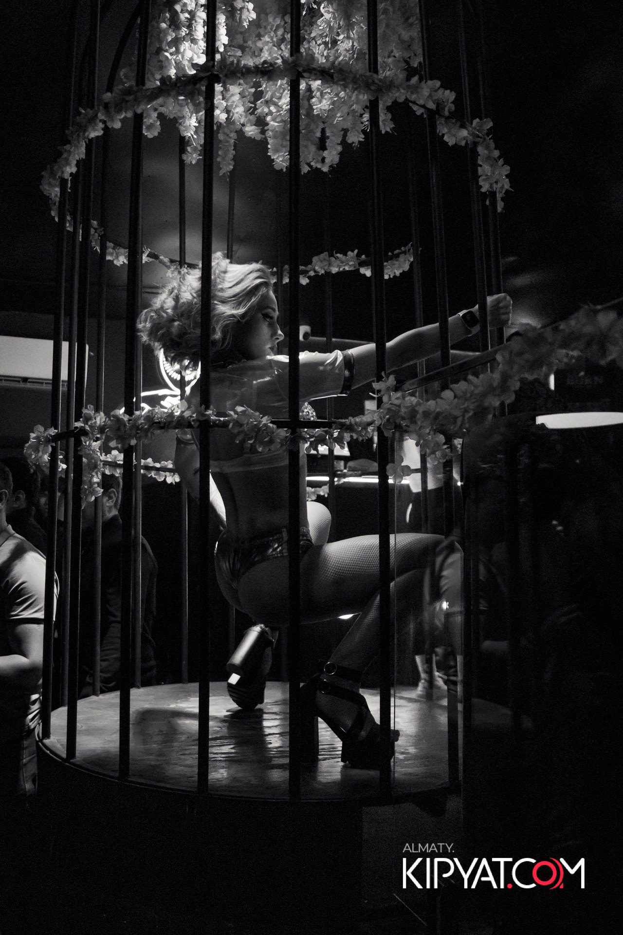 UYAT EMES BAR. КИПЯТКОМ АЛМАТЫ!