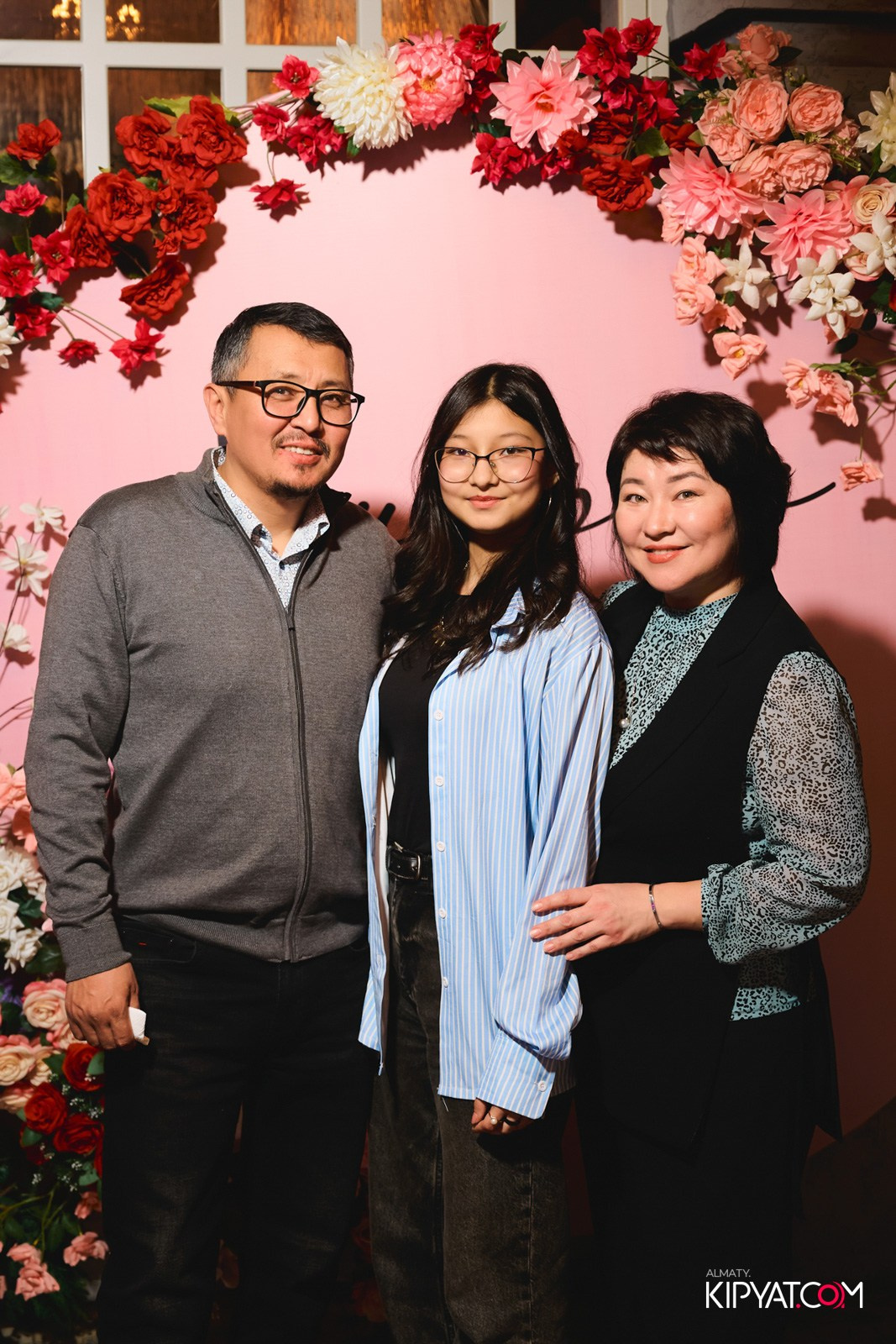 ГРУЗИНСКИЙ ДВОР НА КАБАНБАЙ БАТЫРА. КИПЯТКОМ АЛМАТЫ!