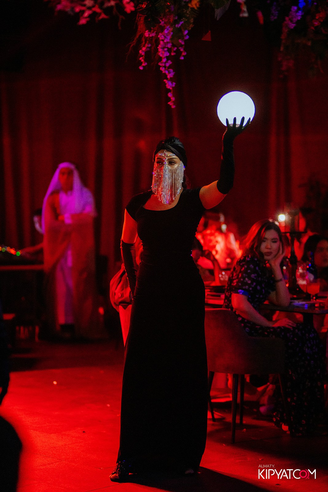 FRIENDS BAR & TERRACE. КИПЯТКОМ АЛМАТЫ!