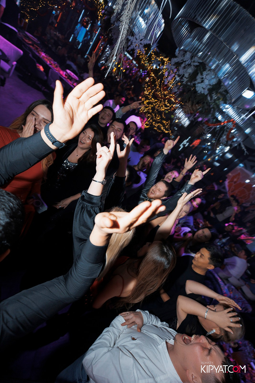 FRIENDS BAR & TERRACE. КИПЯТКОМ АЛМАТЫ! Фотосъемка мероприятий в Алматы