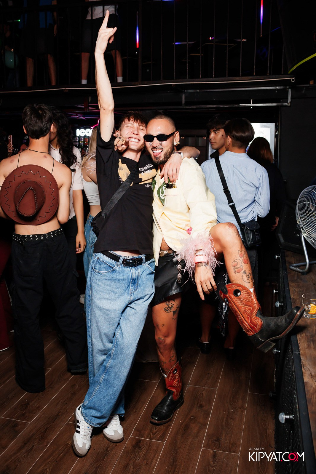 НОЧНОЙ КЛУБ ICON. КИПЯТКОМ АЛМАТЫ!