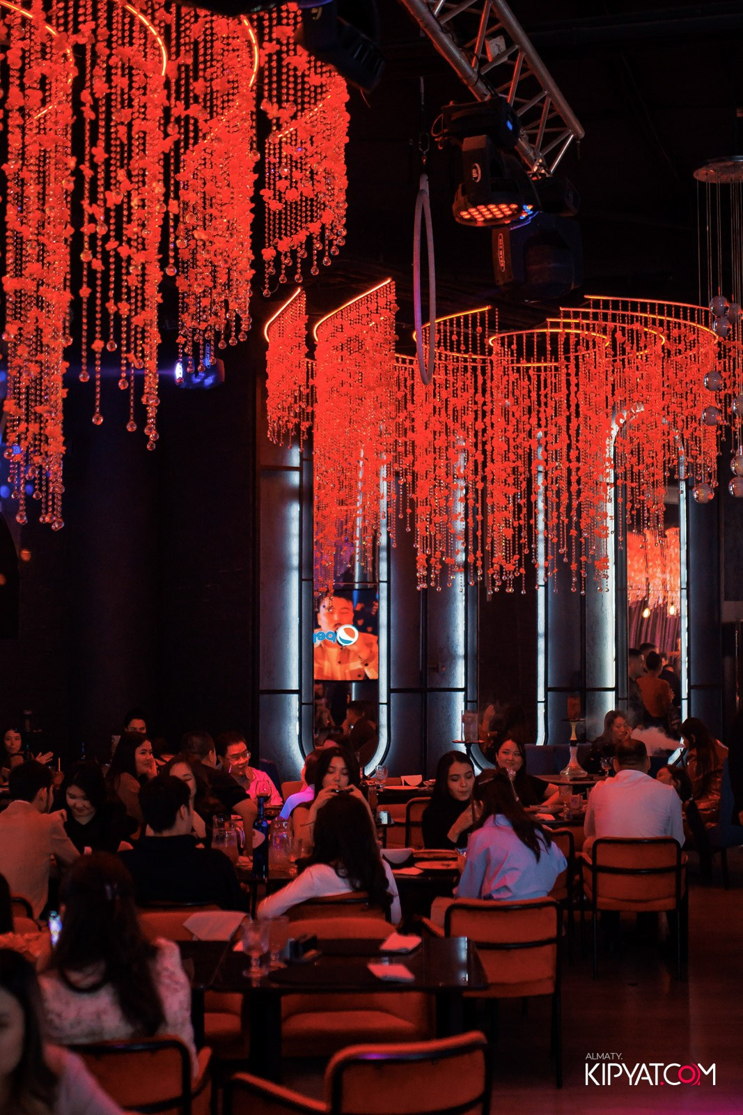 FRIENDS BAR & TERRACE. КИПЯТКОМ АЛМАТЫ!