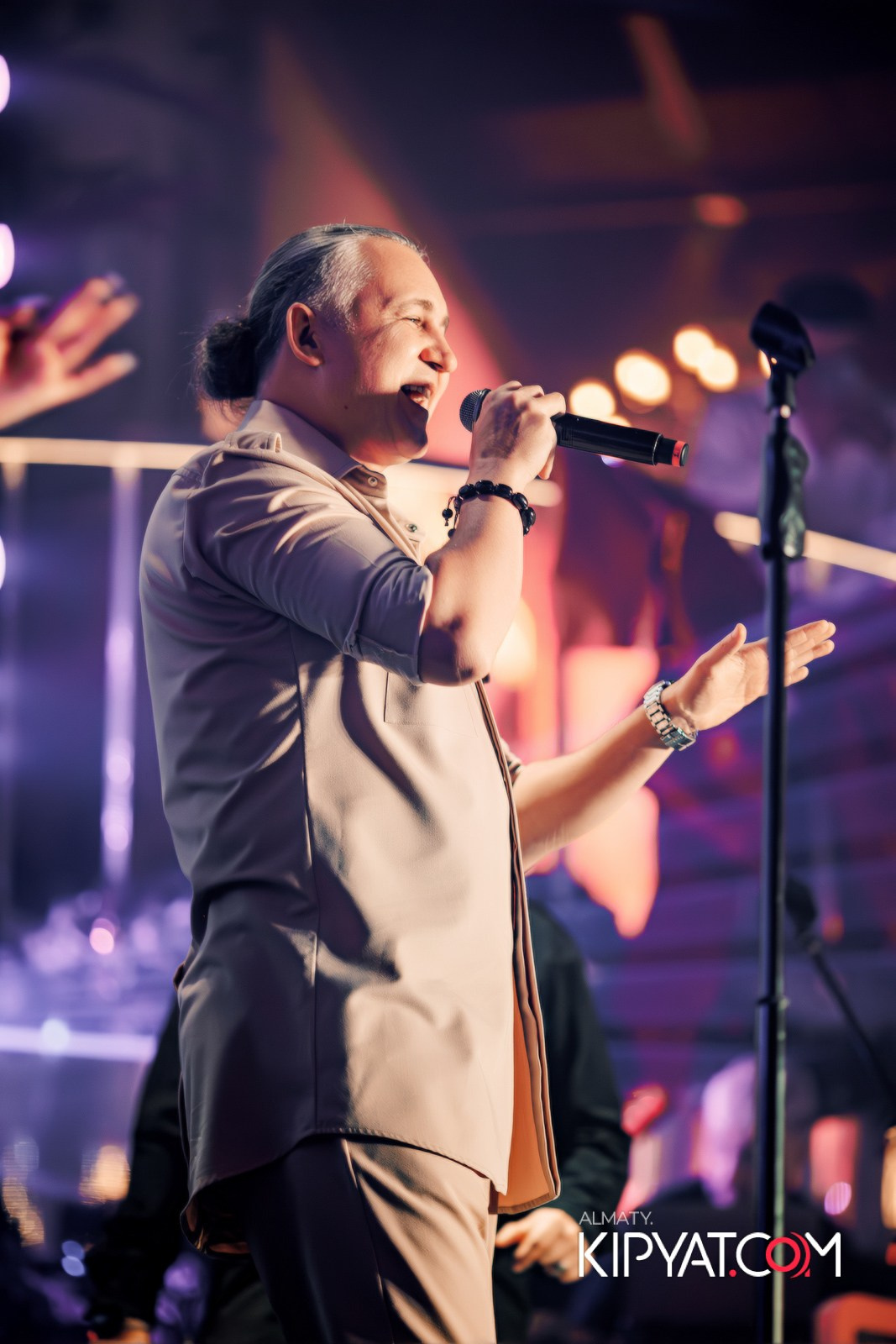 SANTA BARBARA — ПИТ ДЖЕЙСОН (ГР. ПРЕМЬЕР-МИНИСТР) И ИЛЬЯ ЗУДИН (ГР. ДИНАМИТ) НА ПРЕДНОВОГОДНЕЙ ВЕЧЕРИНКЕ. КИПЯТКОМ АЛМАТЫ!