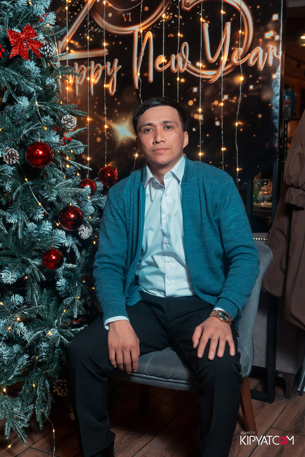 КАФЕ ЖАСМИН НА МОМЫШУЛЫ. КИПЯТКОМ АЛМАТЫ!