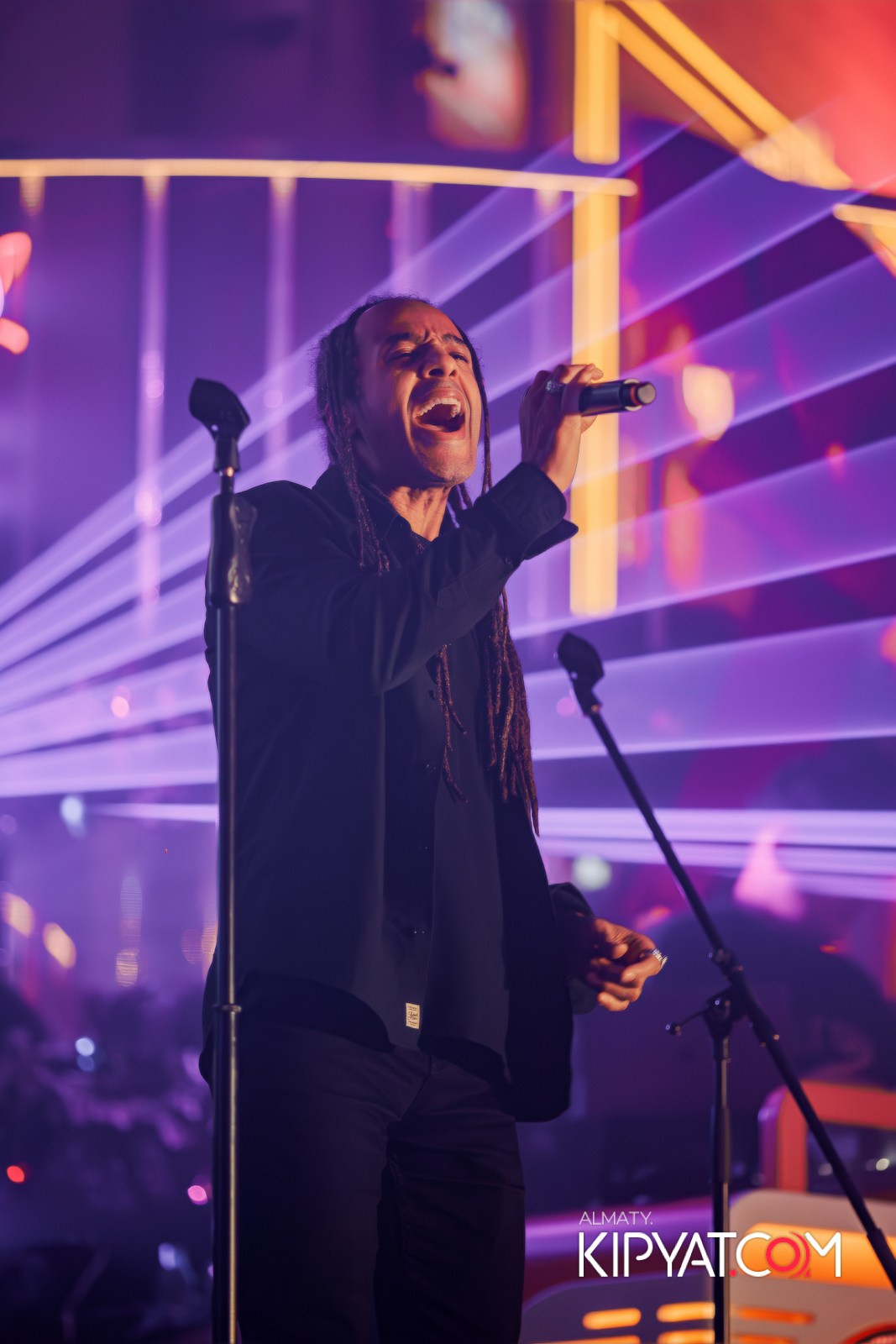 SANTA BARBARA — ПИТ ДЖЕЙСОН (ГР. ПРЕМЬЕР-МИНИСТР) И ИЛЬЯ ЗУДИН (ГР. ДИНАМИТ) НА ПРЕДНОВОГОДНЕЙ ВЕЧЕРИНКЕ. КИПЯТКОМ АЛМАТЫ!