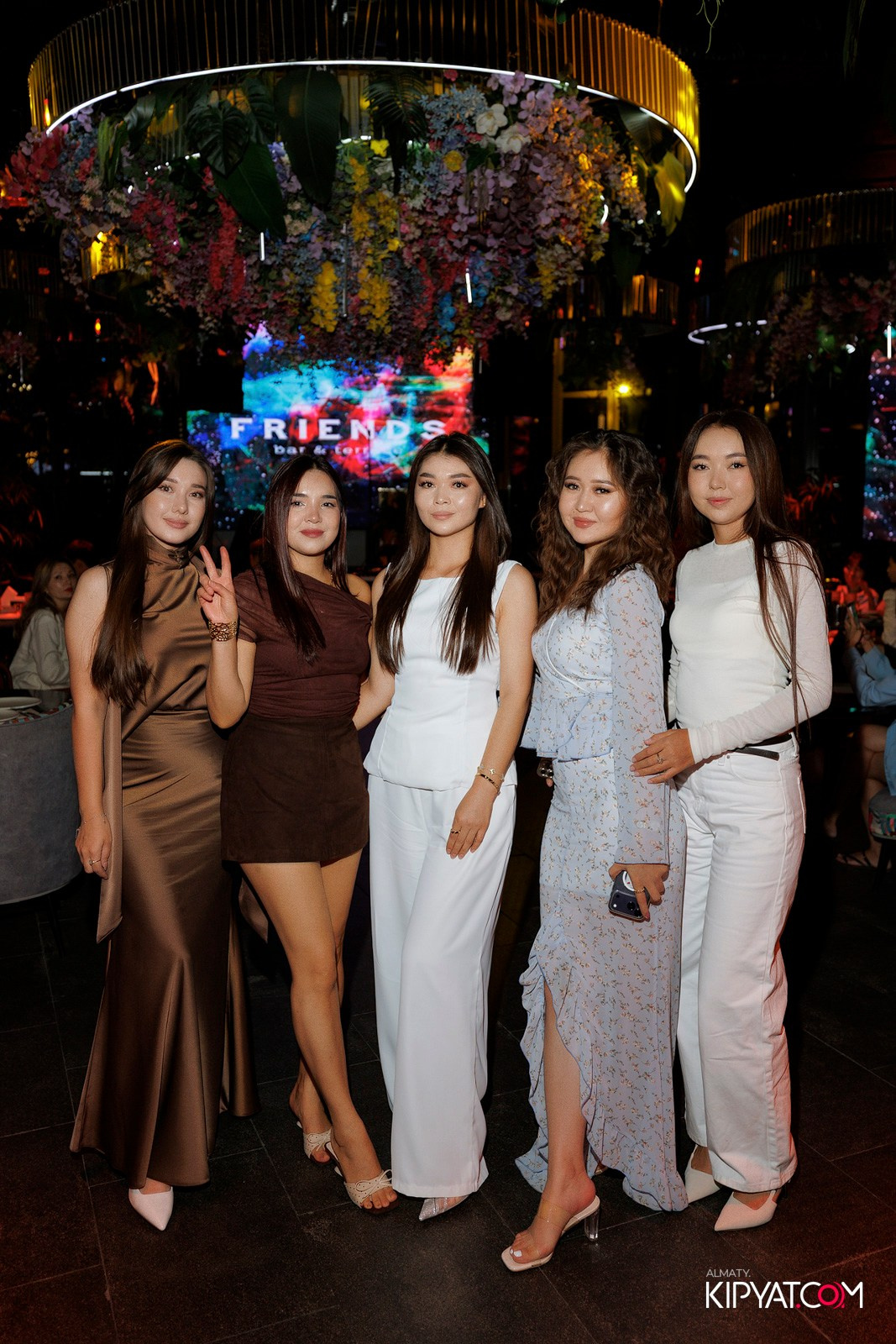 FRIENDS BAR & TERRACE. КИПЯТКОМ АЛМАТЫ! Фотосъемка мероприятий в Алматы