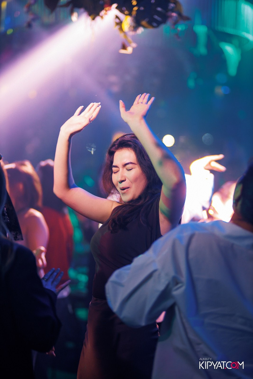 FRIENDS BAR & TERRACE. КИПЯТКОМ АЛМАТЫ!