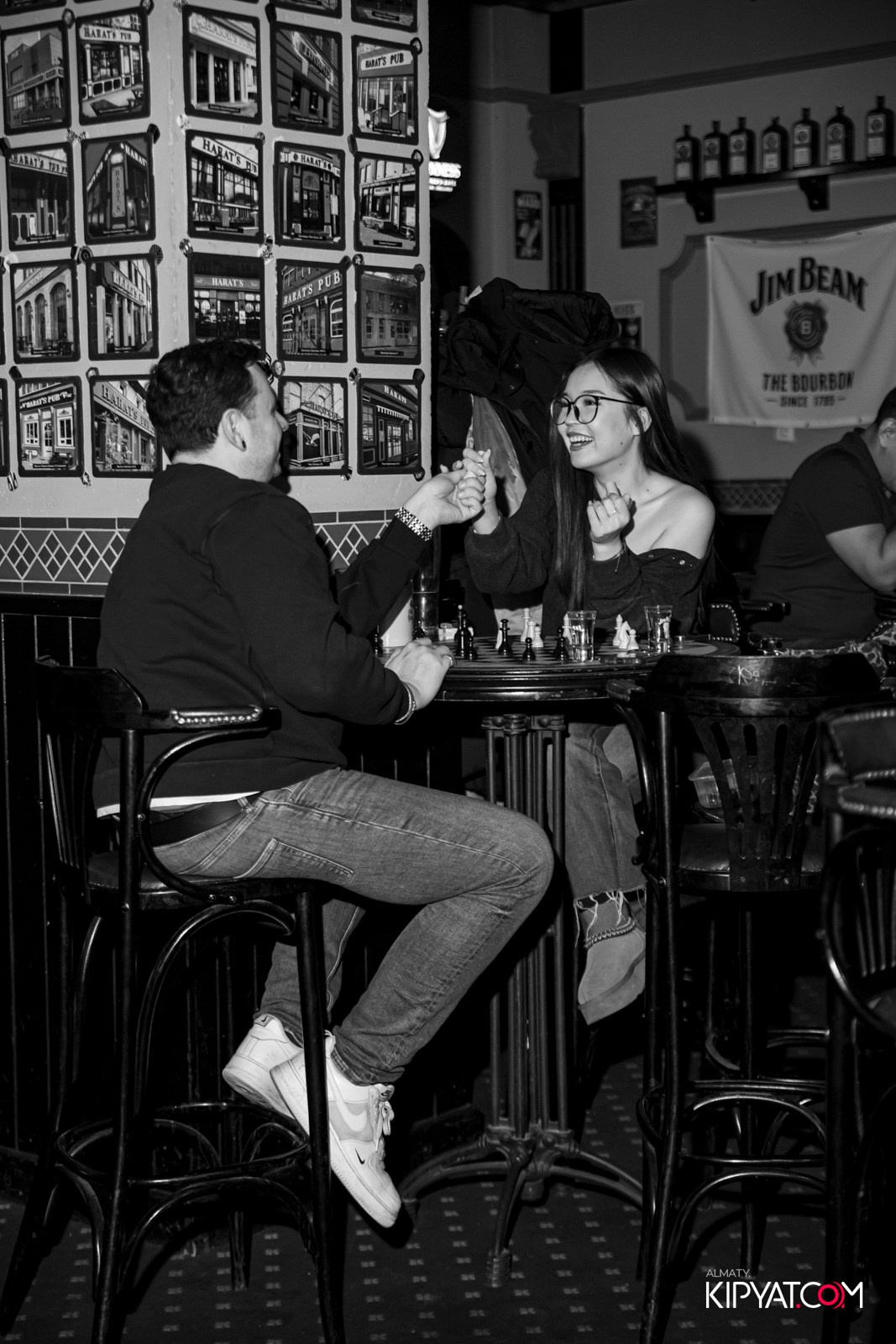 HARATS IRISH PUB НА АЛЬ-ФАРАБИ. КИПЯТКОМ АЛМАТЫ! Фотосъемка мероприятий в Алматы