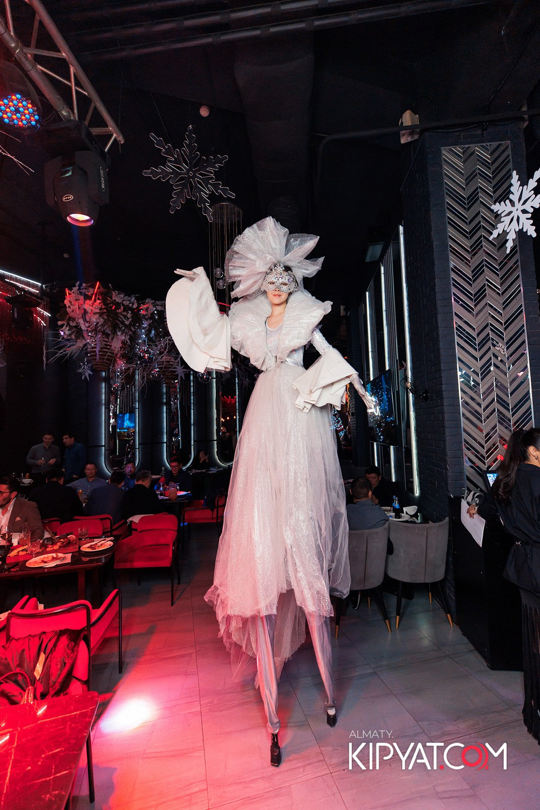 FRIENDS BAR & TERRACE. КИПЯТКОМ АЛМАТЫ!