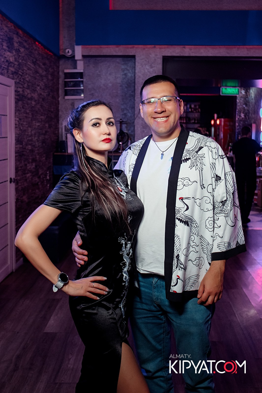 КАРАОКЕ-БАР РОЯЛЬ НА НУРМАКОВА. КИПЯТКОМ АЛМАТЫ!