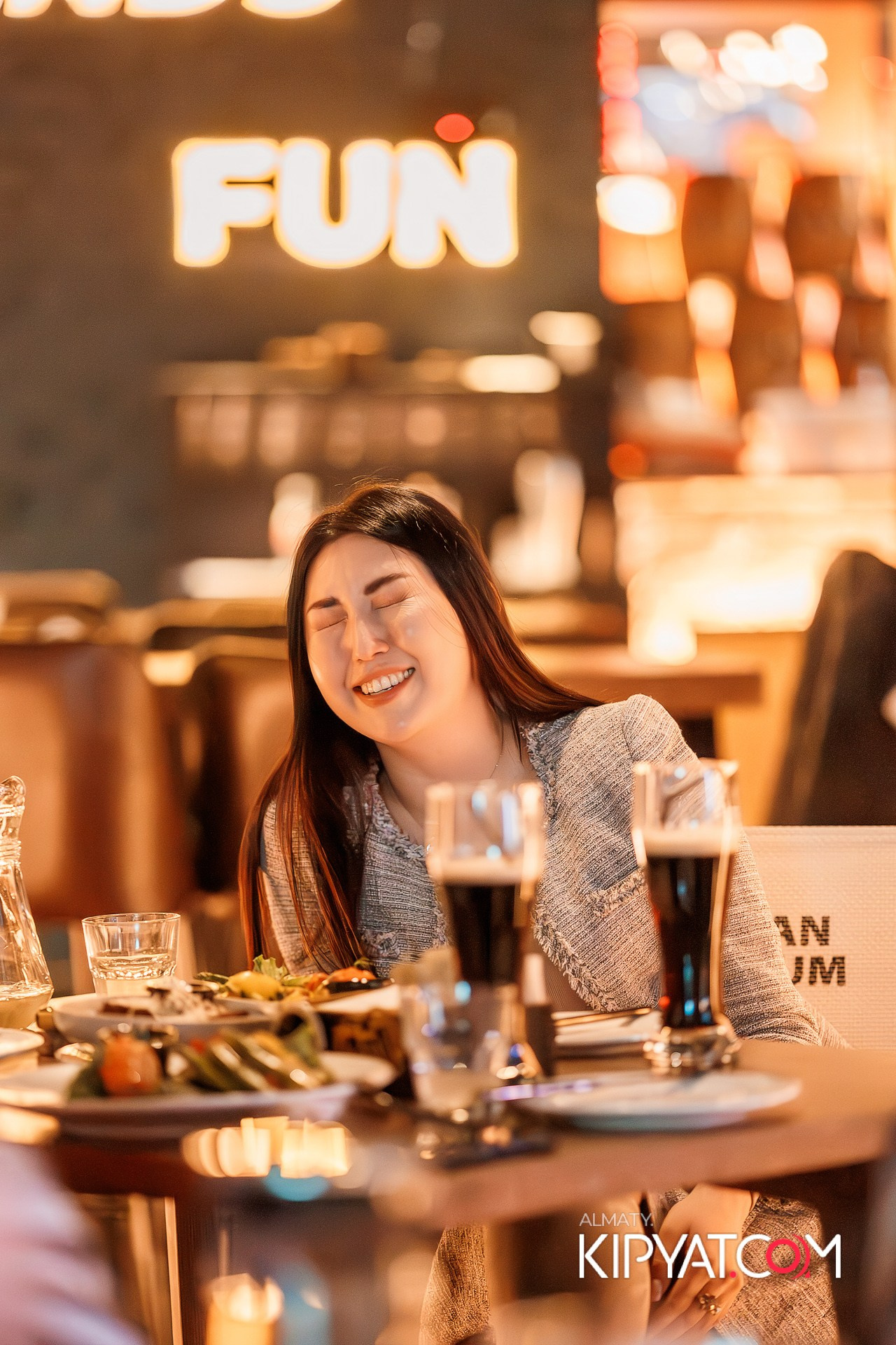 СОЛЬНЫЙ СТЕНДАП КОНЦЕРТ АЛЕКСАНДРА МЕРКУЛЬ. КИПЯТКОМ АЛМАТЫ!