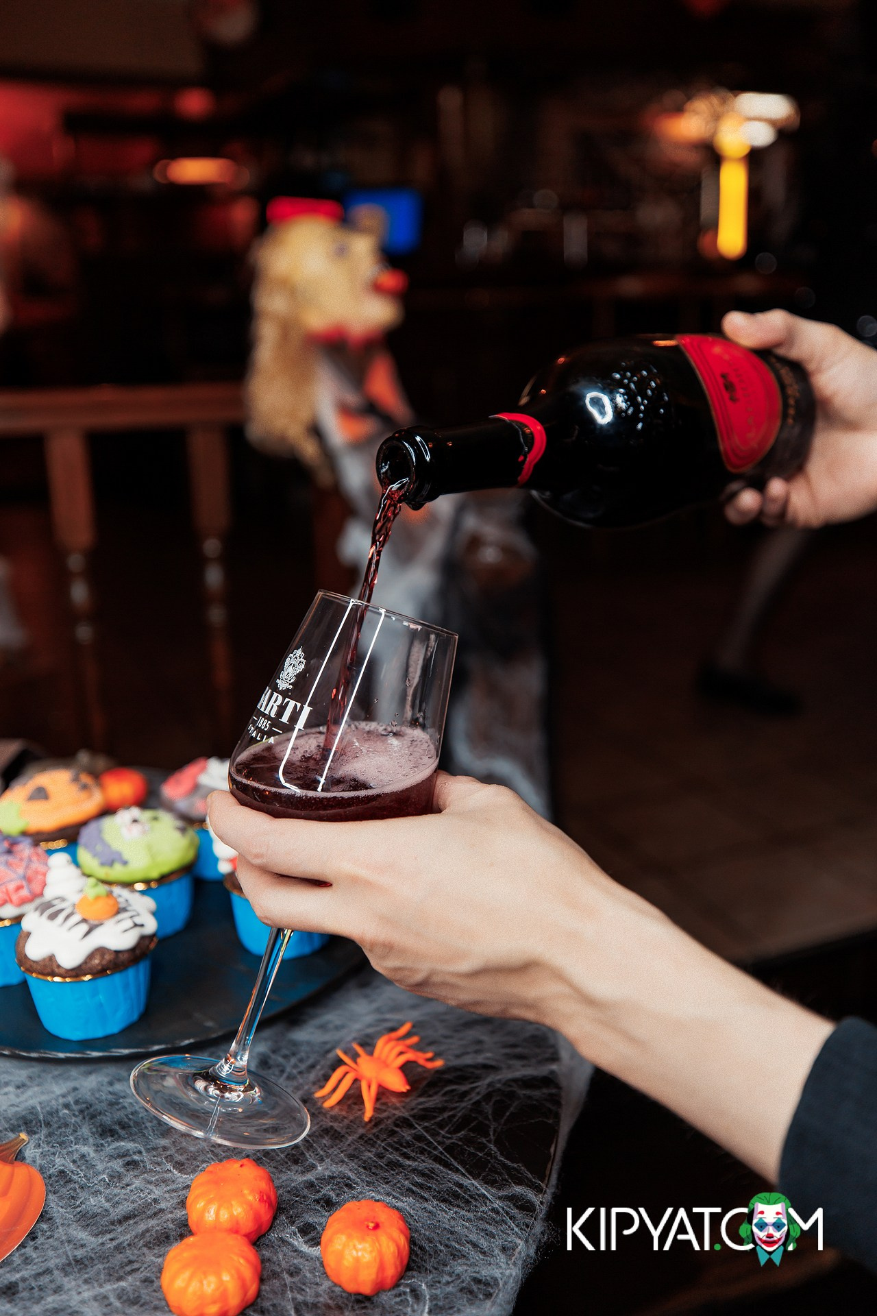 DICKENS RESTAURANT & BAR. КИПЯТКОМ АЛМАТЫ!