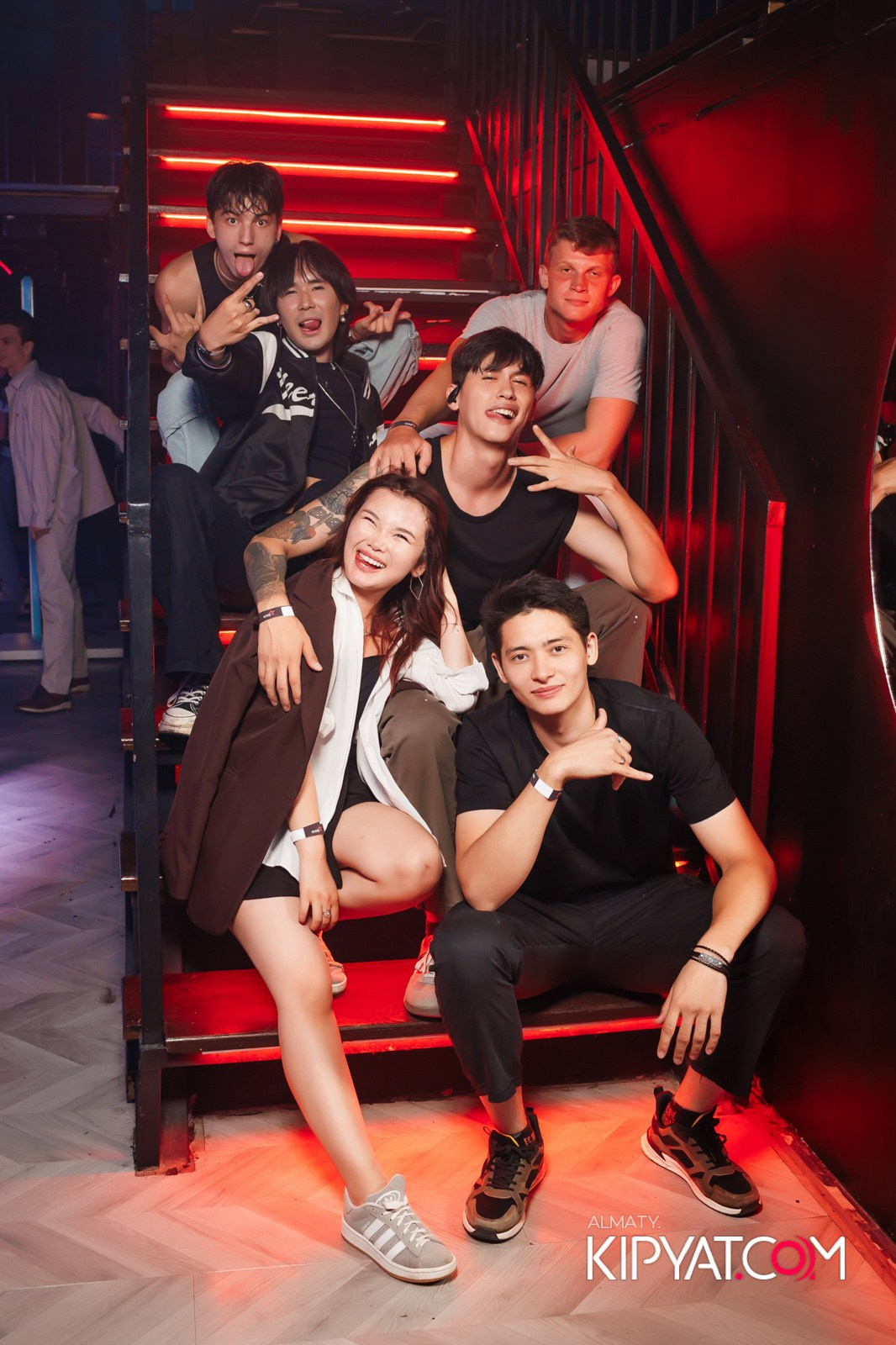 НОЧНОЙ КЛУБ ICON. КИПЯТКОМ АЛМАТЫ!